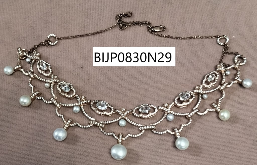 The Evania Collar Necklace