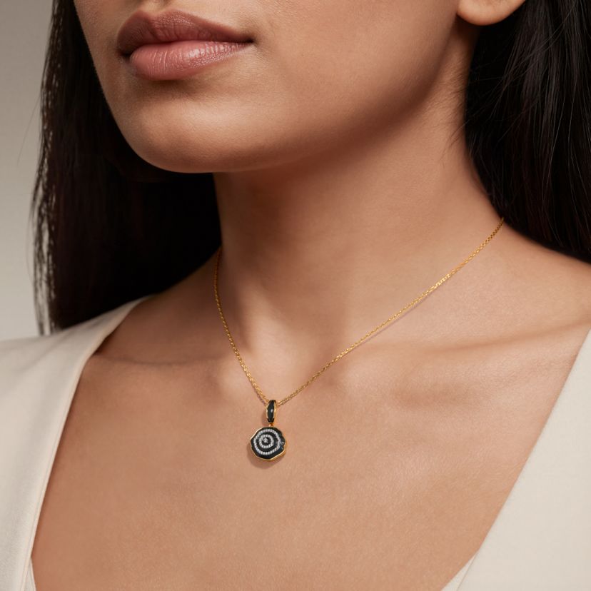 The Verqa Pendant - image 3